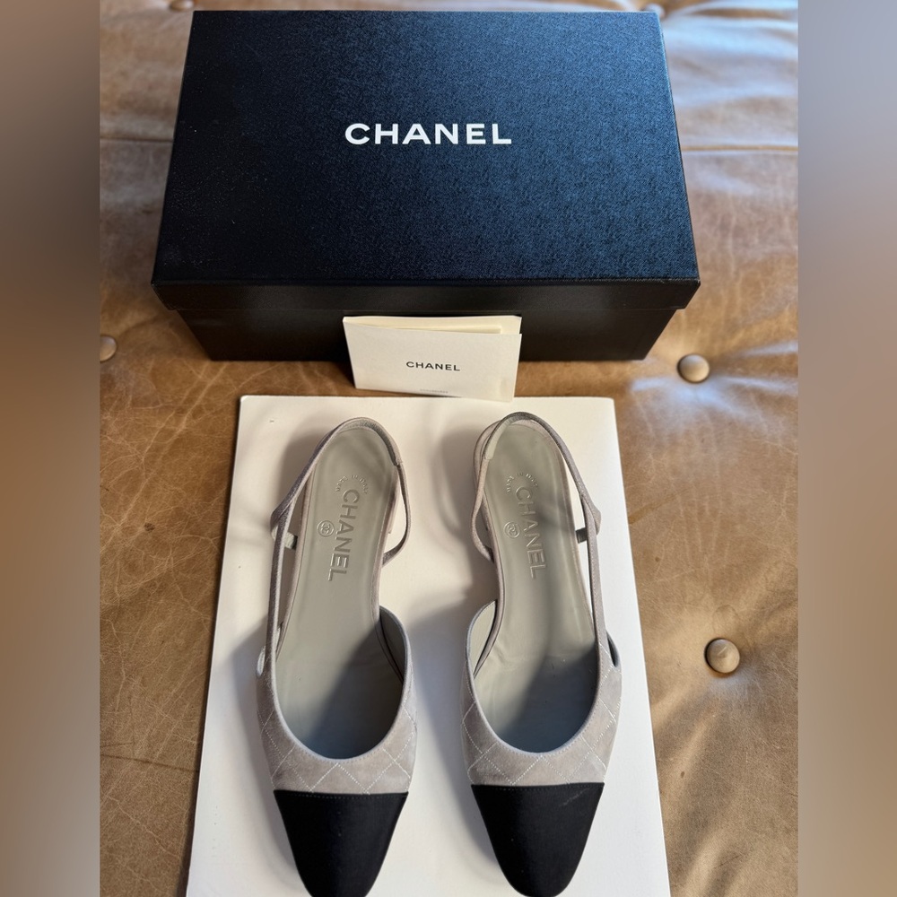 CHANEL Women's Black and gray slingback flats - Picture 7 of 7